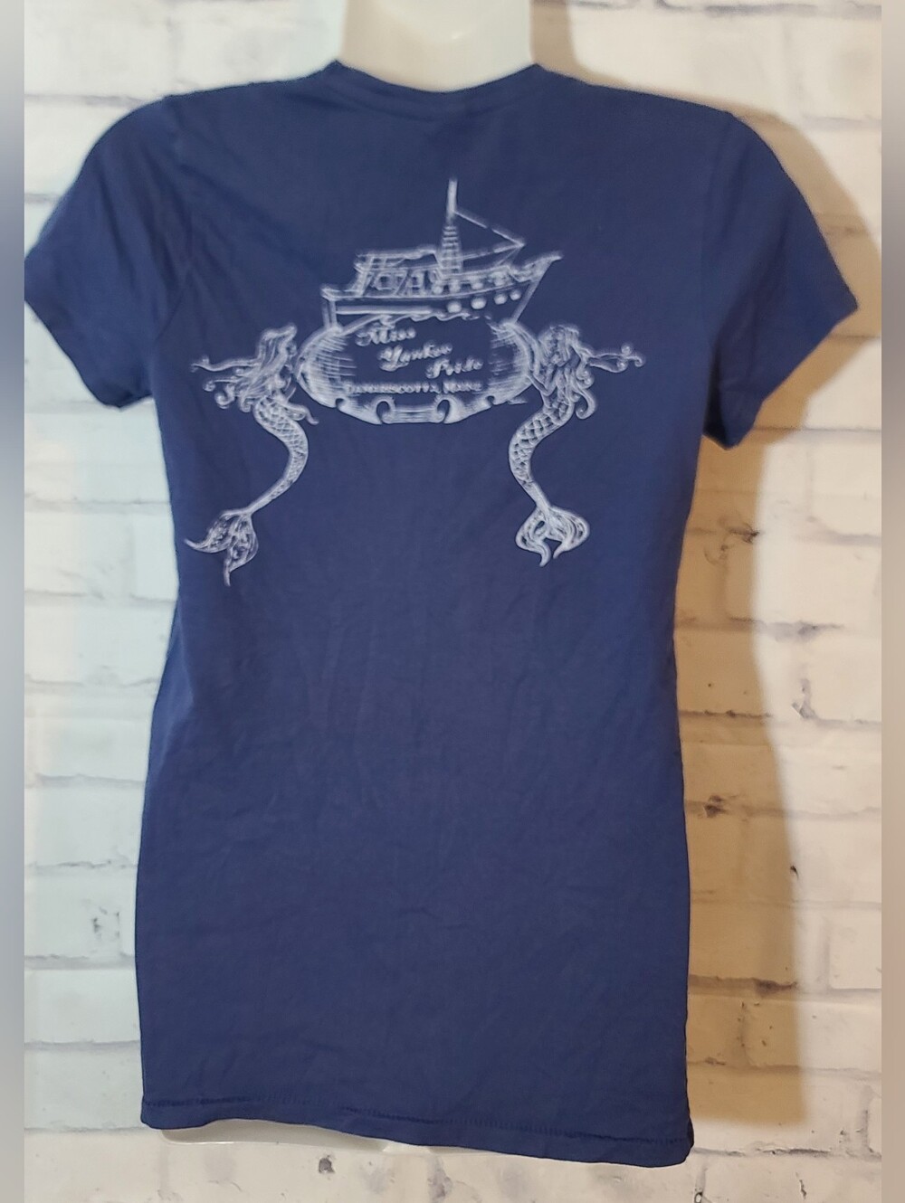 Miss Yankee Pride Boat Mermaid Maine Graphic V-Neck Short Tee S